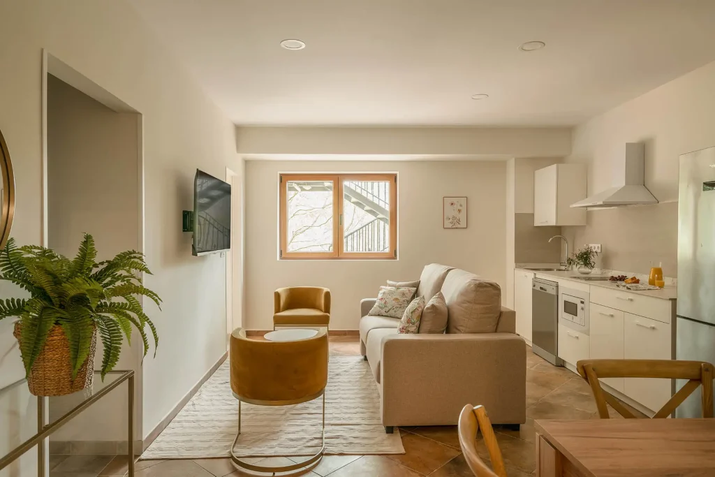 Salón acogedor en apartamento rural 6 piscina