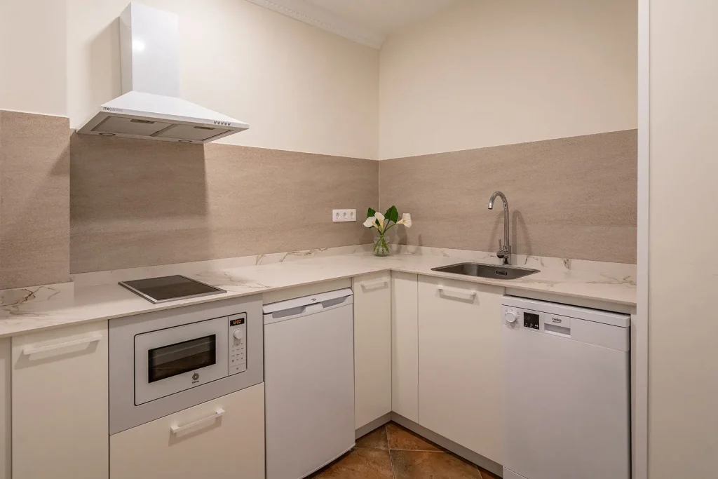 Cocina funcional con menaje completo