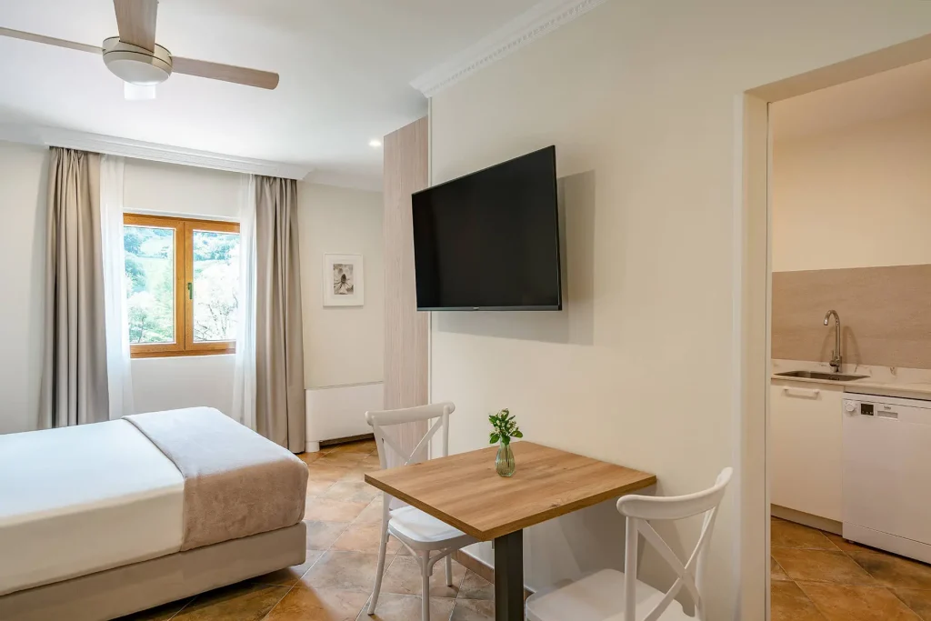 Escapada estudio en Cantabria - cama king