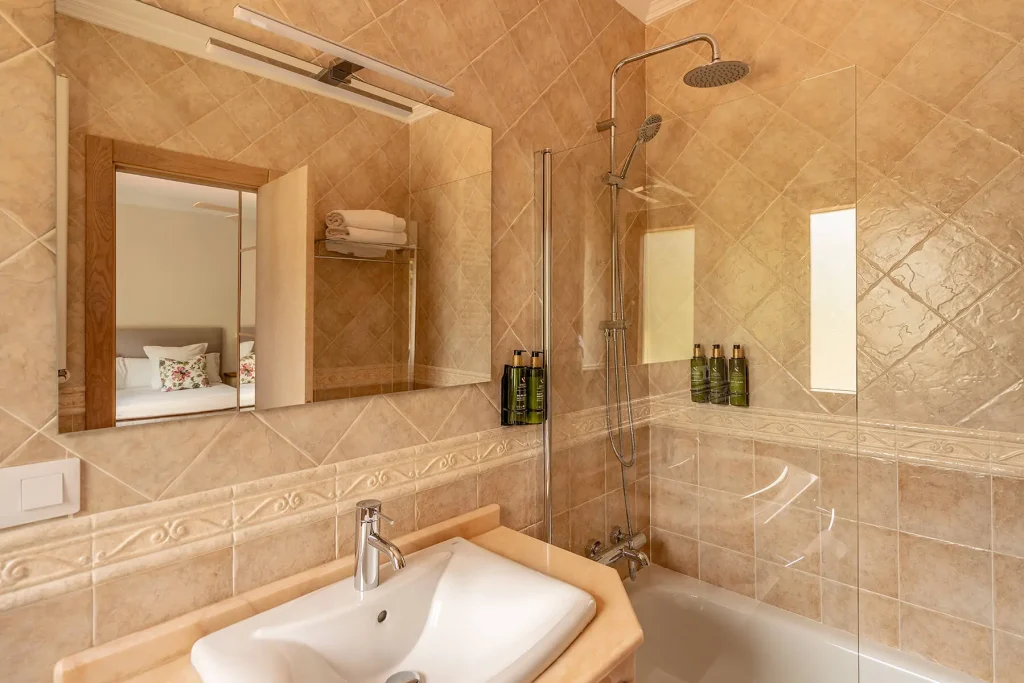 Baño privado en escapada estudio en Cantabria