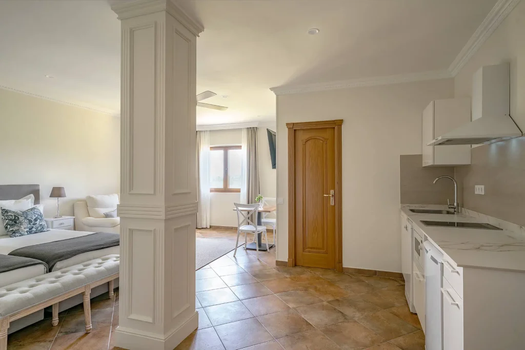 Estudio moderno con baño - camas individuales