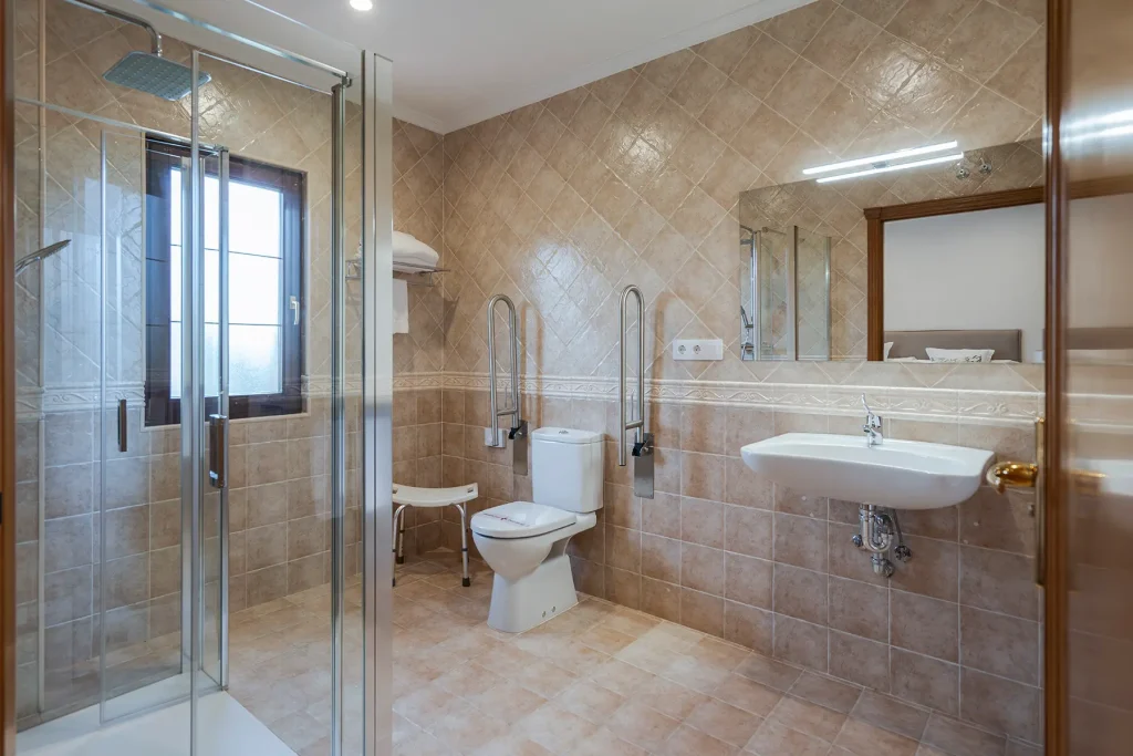 Baño accesible en estudio en Cantabria