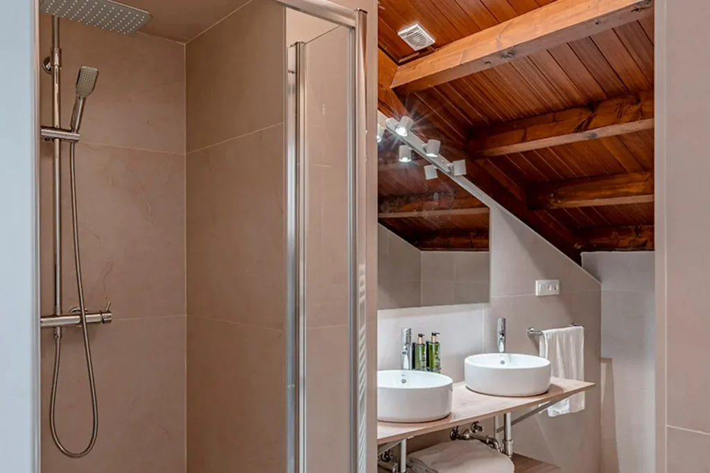 Baño privado en alojamiento familiar Cantabria 3