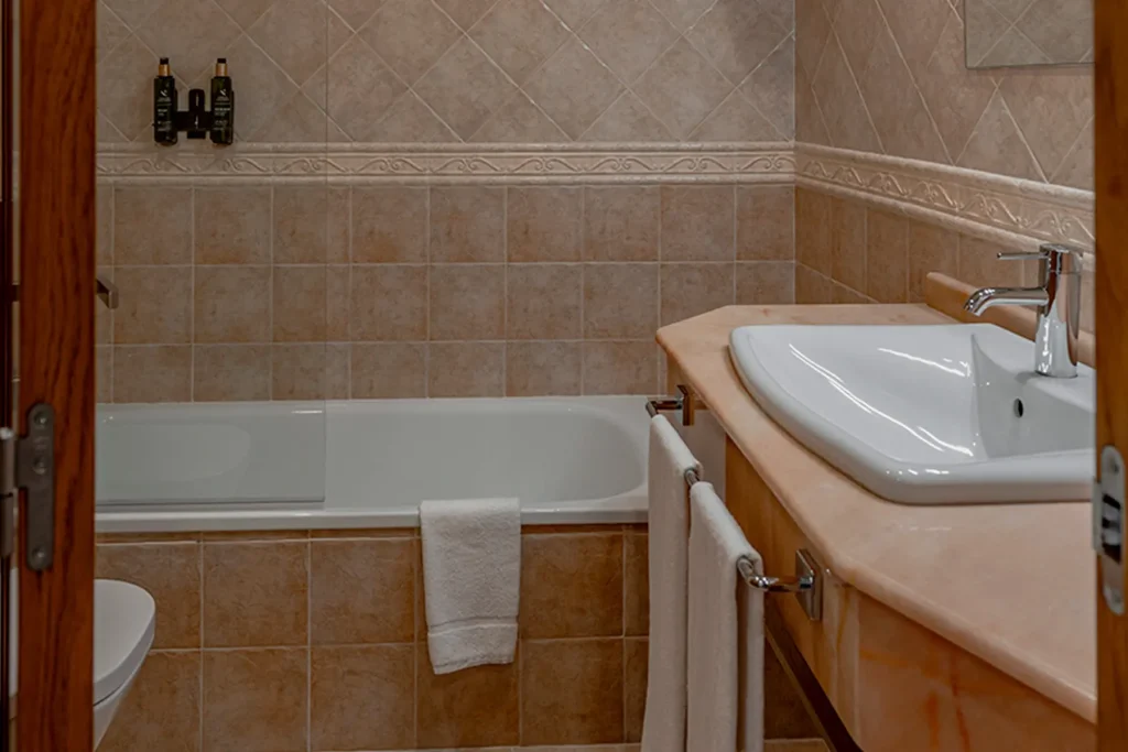 Baño privado con ducha en apartamento 3 cerca Cabárceno